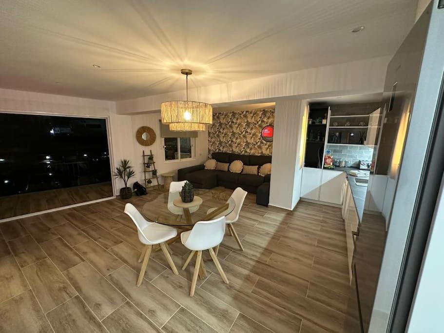 Waterfront 3 Bed Apartment, 90M From The Beach Platja de Larenal Eksteriør billede