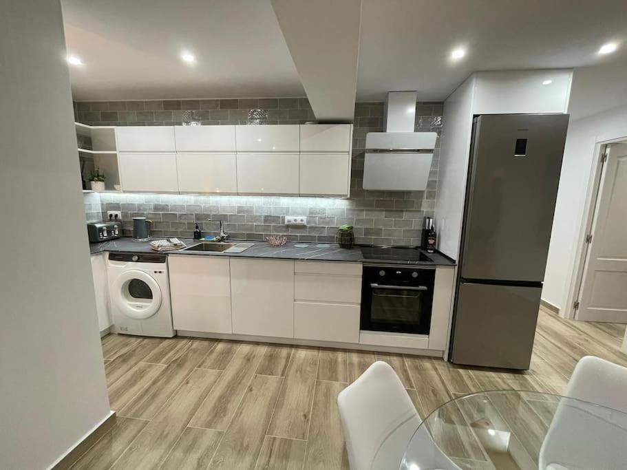 Waterfront 3 Bed Apartment, 90M From The Beach Platja de Larenal Eksteriør billede