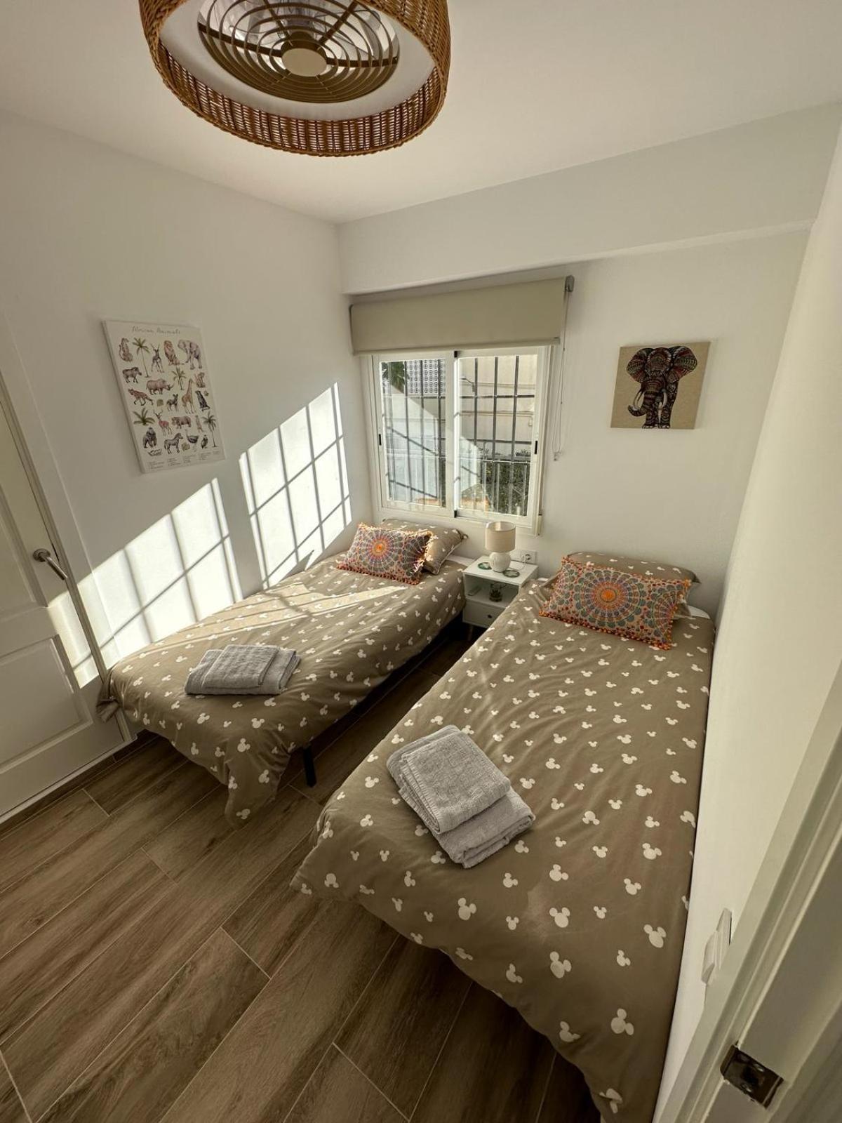Waterfront 3 Bed Apartment, 90M From The Beach Platja de Larenal Eksteriør billede