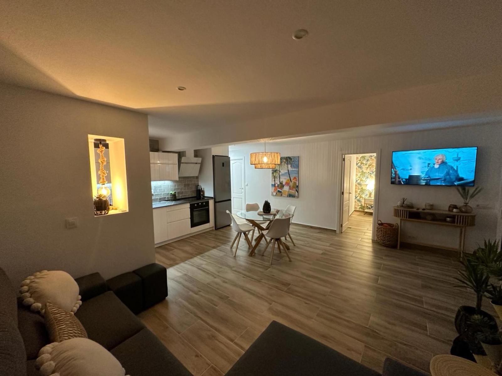 Waterfront 3 Bed Apartment, 90M From The Beach Platja de Larenal Eksteriør billede