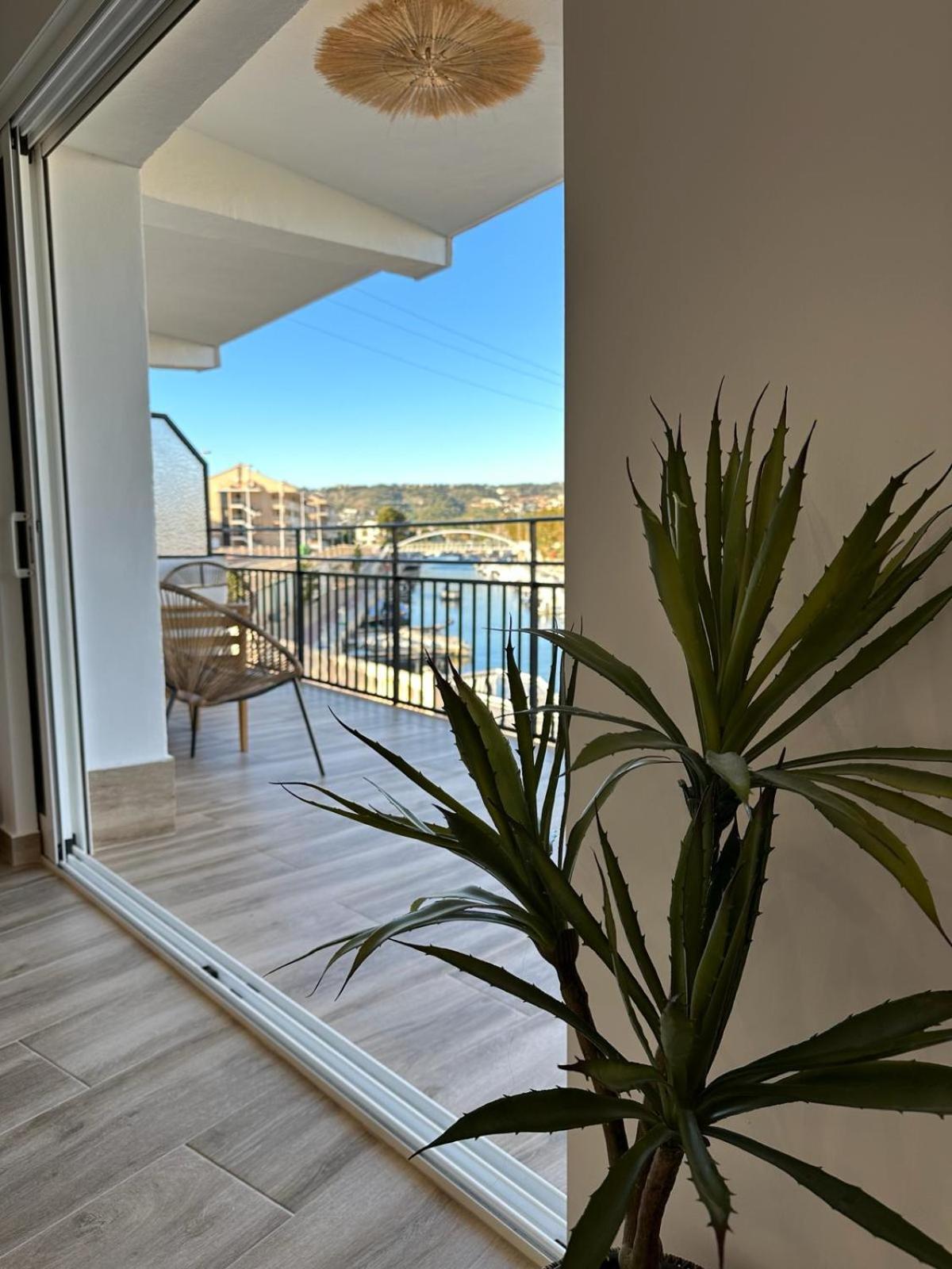 Waterfront 3 Bed Apartment, 90M From The Beach Platja de Larenal Eksteriør billede