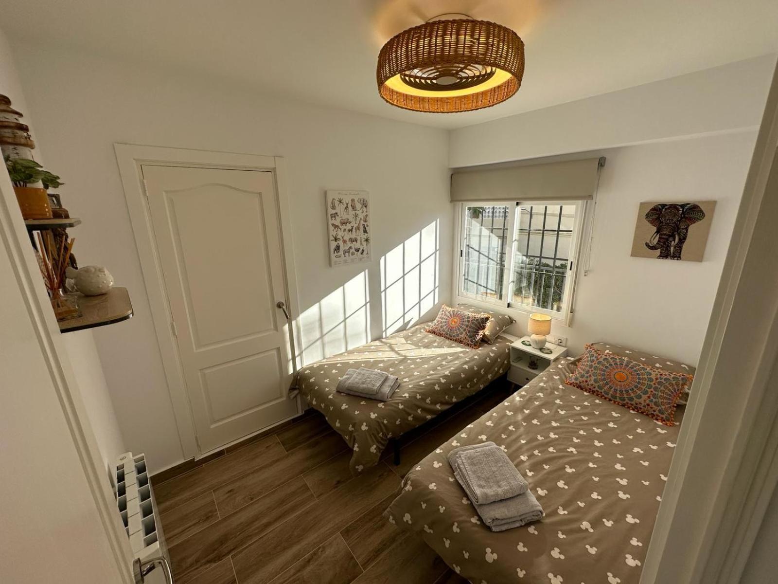 Waterfront 3 Bed Apartment, 90M From The Beach Platja de Larenal Eksteriør billede