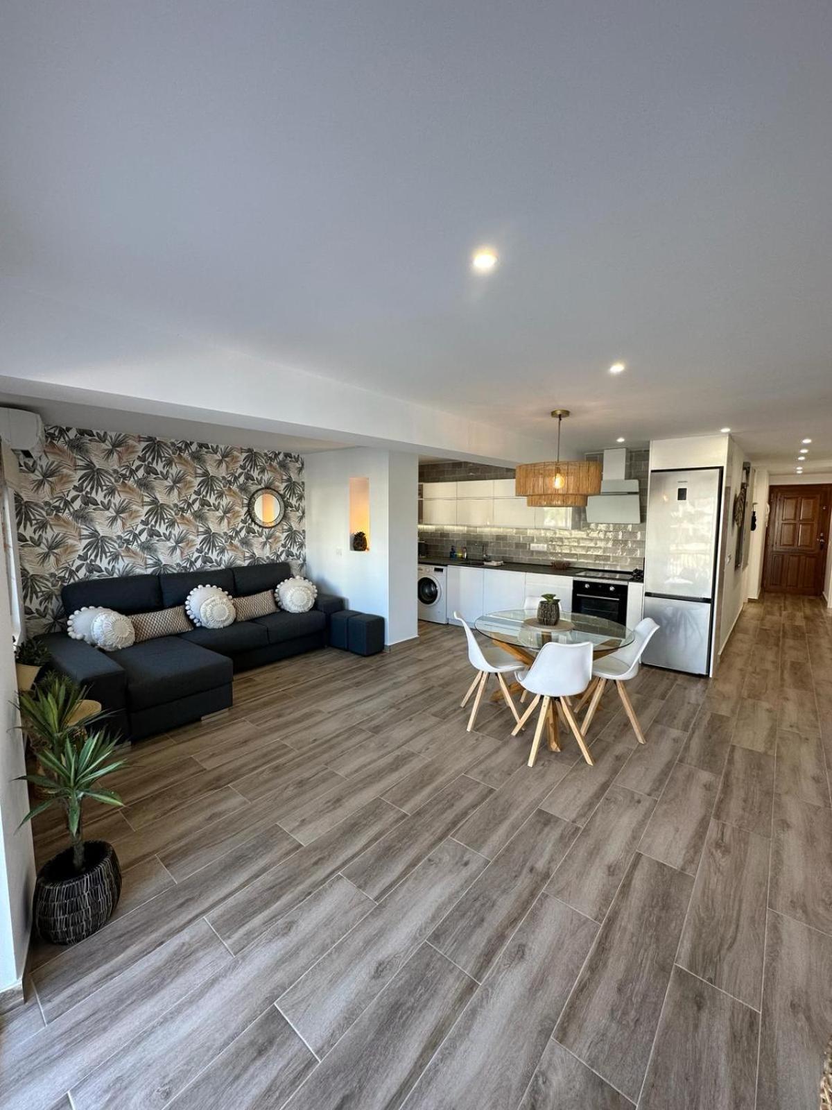 Waterfront 3 Bed Apartment, 90M From The Beach Platja de Larenal Eksteriør billede