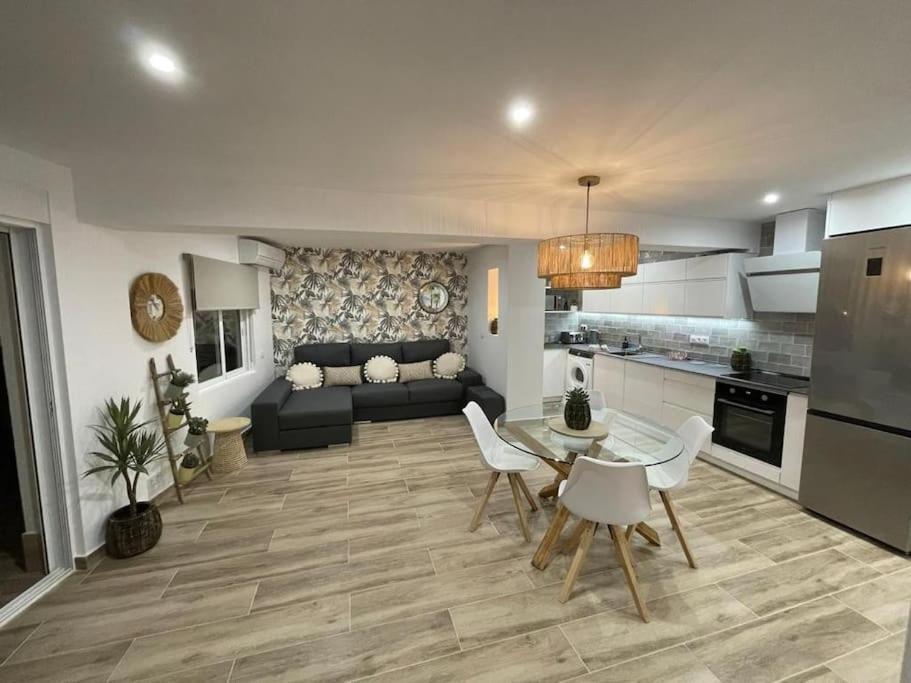 Waterfront 3 Bed Apartment, 90M From The Beach Platja de Larenal Eksteriør billede