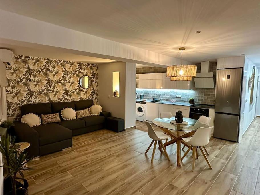 Waterfront 3 Bed Apartment, 90M From The Beach Platja de Larenal Eksteriør billede