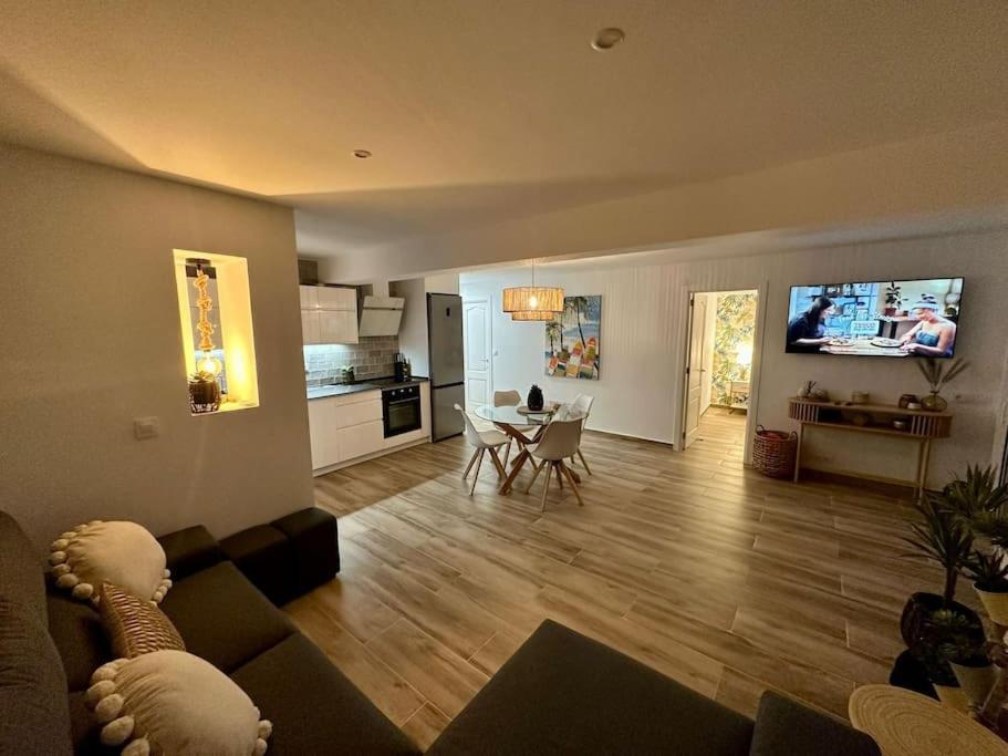 Waterfront 3 Bed Apartment, 90M From The Beach Platja de Larenal Eksteriør billede